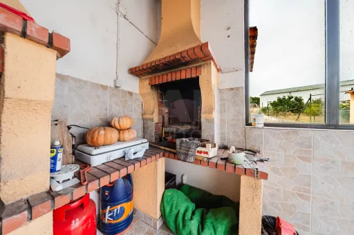 Moradia T5 com 2 Anexos em Terreno com mais de 1.400 m²
