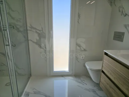 Moradia T4 térrea de luxo com piscina no Nadadouro