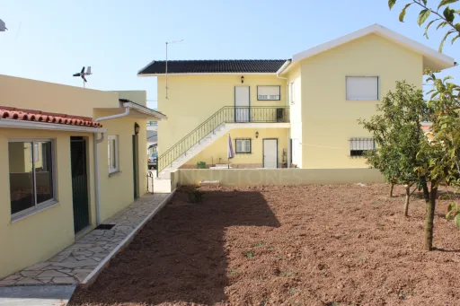 Moradia com 3 Apartamentos Independentes | Ideal AL | Perto da Praia da Areia Branca