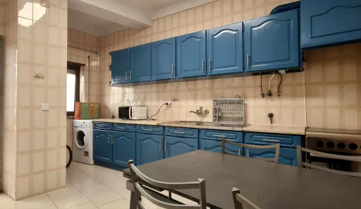Apartamento T2 com Terraço e Potencial | Centro das Caldas da Rainha