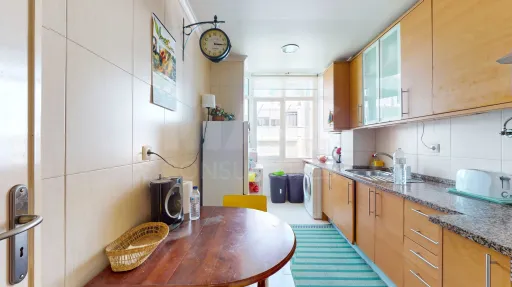 Apartamento T3 com Varandas no Centro de Massamá