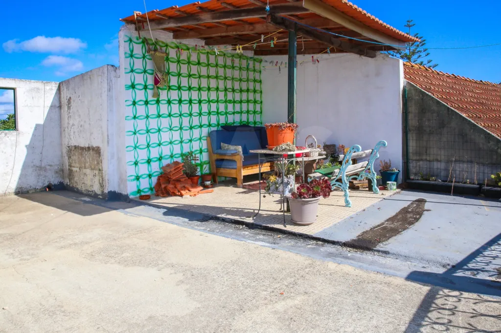 🏡 Moradia T4 com 247 m², 2 Garagens e Terreno | Canados, Alenquer
