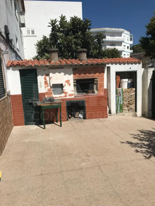 Andar de Moradia com Entrada Independente, Garagem e Espaço Exterior