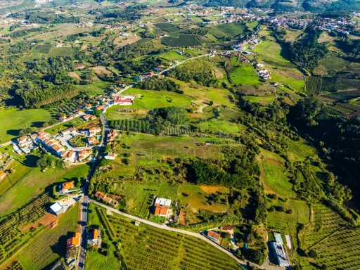 Terreno Amplo com PIP Aprovado – Ideal para Moradia Contemporânea