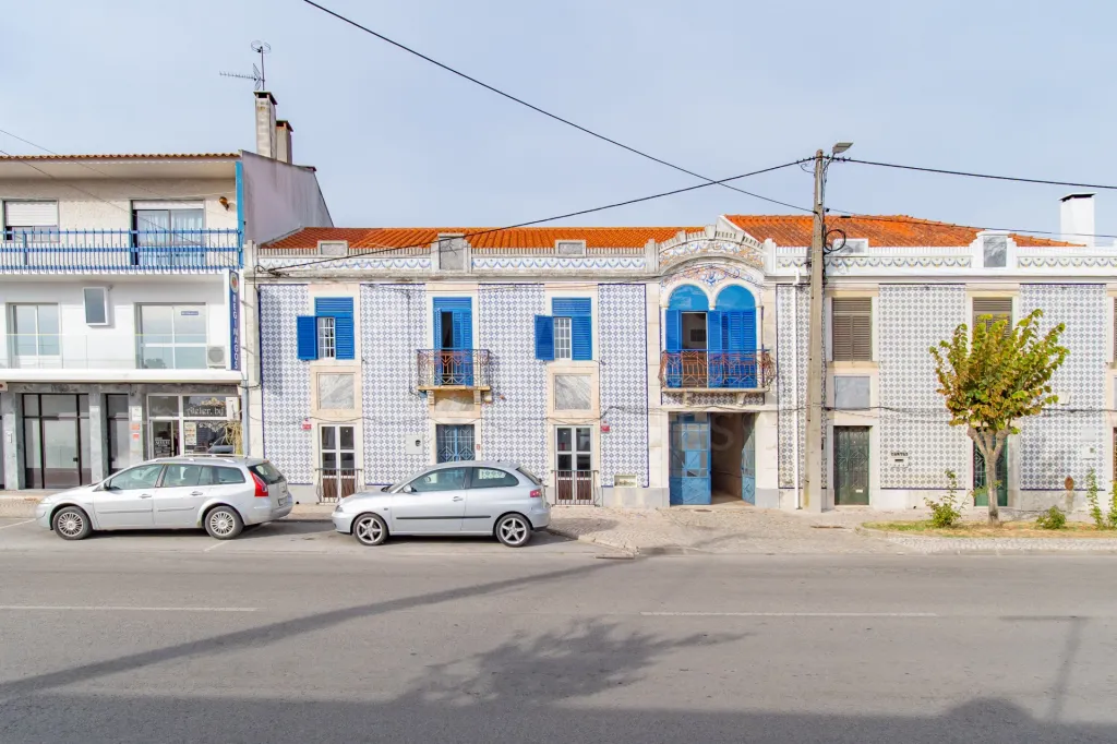 4-Bedroom House with Garage in Marinhais