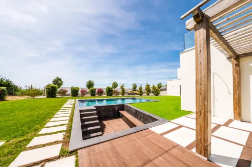 Moradia Contemporânea de Luxo com Vista Barragem, Piscina e 3.000m² Urbanos | Peniche