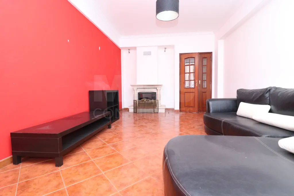 Apartamento T3 com Parqueamento e Arrecadação em Samora Correia