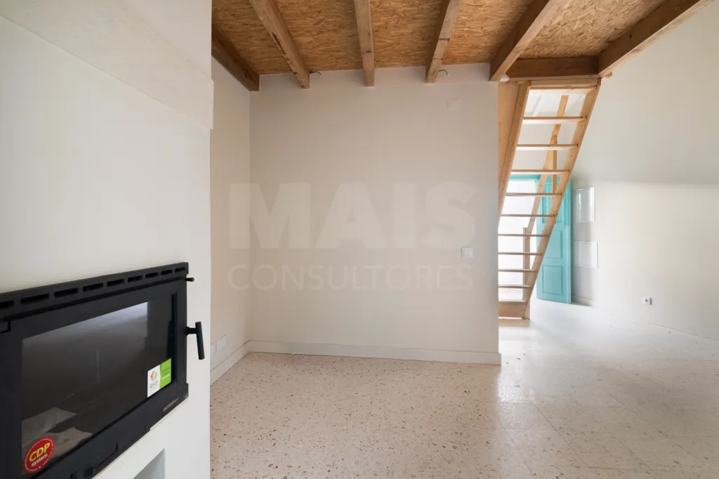 Moradia T1+1 totalmente renovada — moderna, acolhedora e com espaço exterior