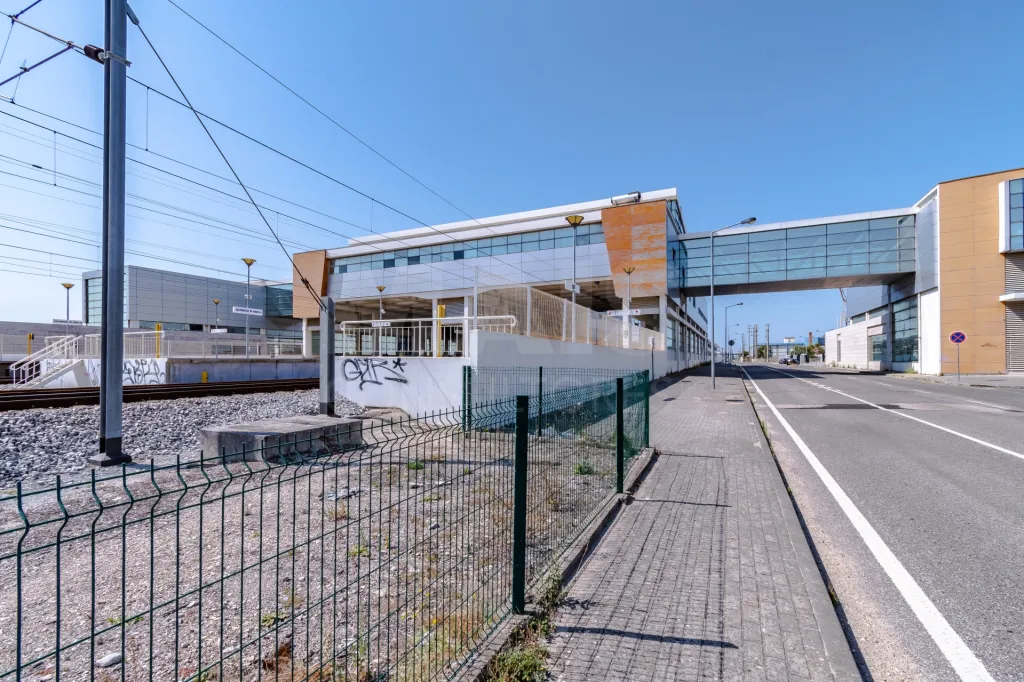T2 com Sala Dupla e Duas Frentes – Castanheira do Ribatejo