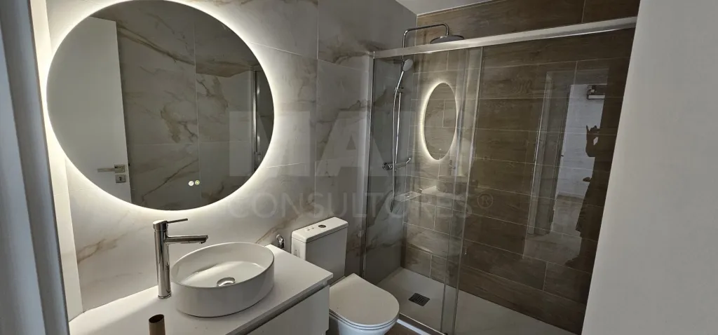 Renovated 2-Bedroom Apartment, Brand New, Dafundo