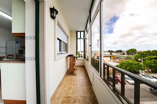 Apartamento T2, com elevador e estacionamento - Caldas da Rainha