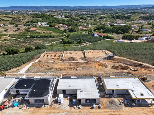 Moradia Térrea T4 c/ Suite Master, Jardim, Piscina e Garagem para 2as Viaturas | ALCOBAÇA | OFF MARKET