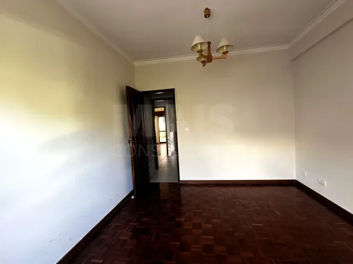 T2 Parcialmente Remodelado com Arrecadação | Brandoa