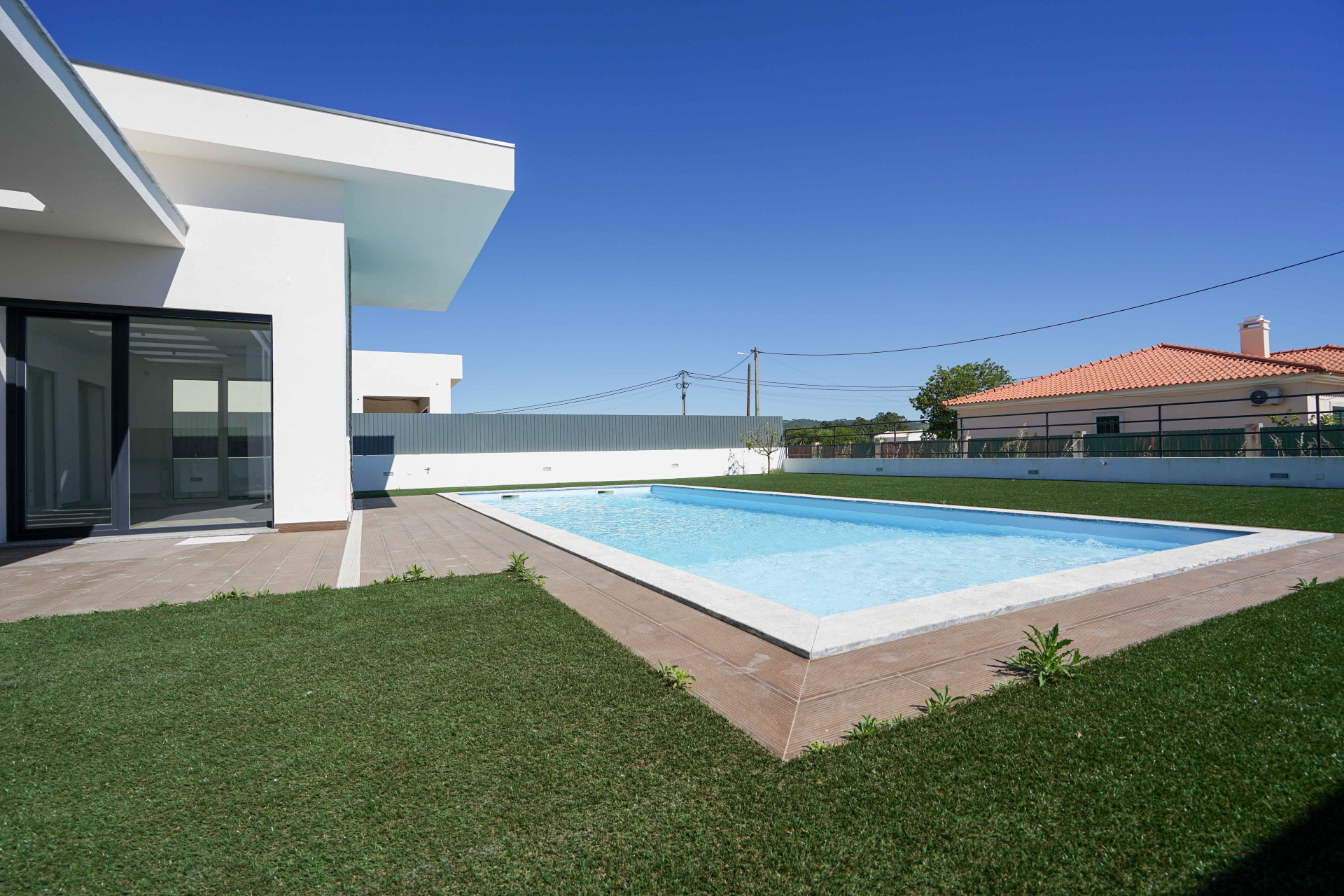Moradias térreas T4 C\ 4 Suites e Piscina