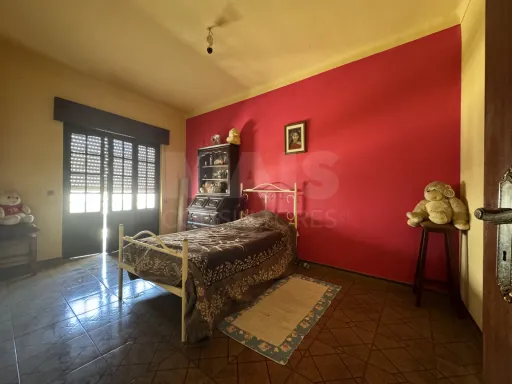 Moradia T4 com garagem e anexo a 1h15 de Lisboa