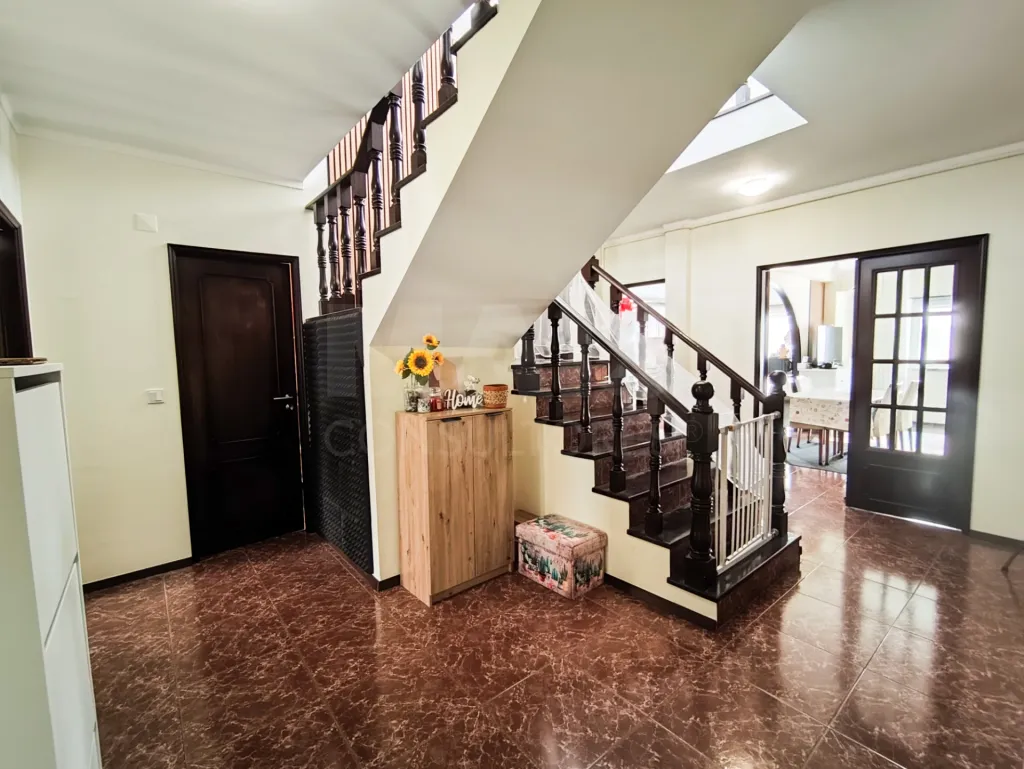 T2+2 Duplex com garagem, terraços e vista desafogada | Avenal – Caldas da Rainha