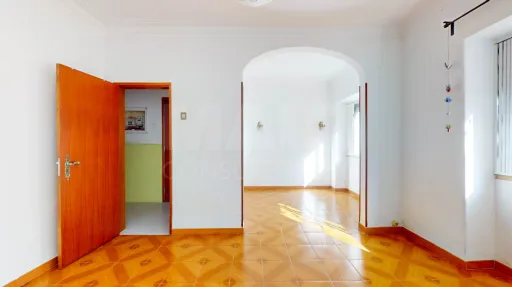 T2 c/ terraço (possibilidade de ser T3)