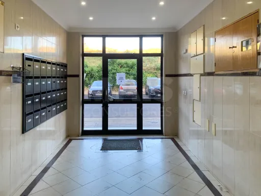 Apartamento T1 com elevador - Monte Abraão