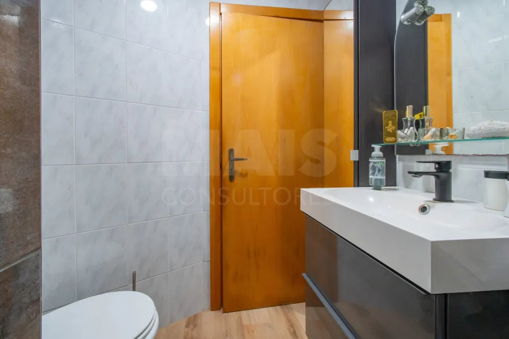Moradia T2+2 totalmente remodelada com piscina aquecida no Porto Alto
