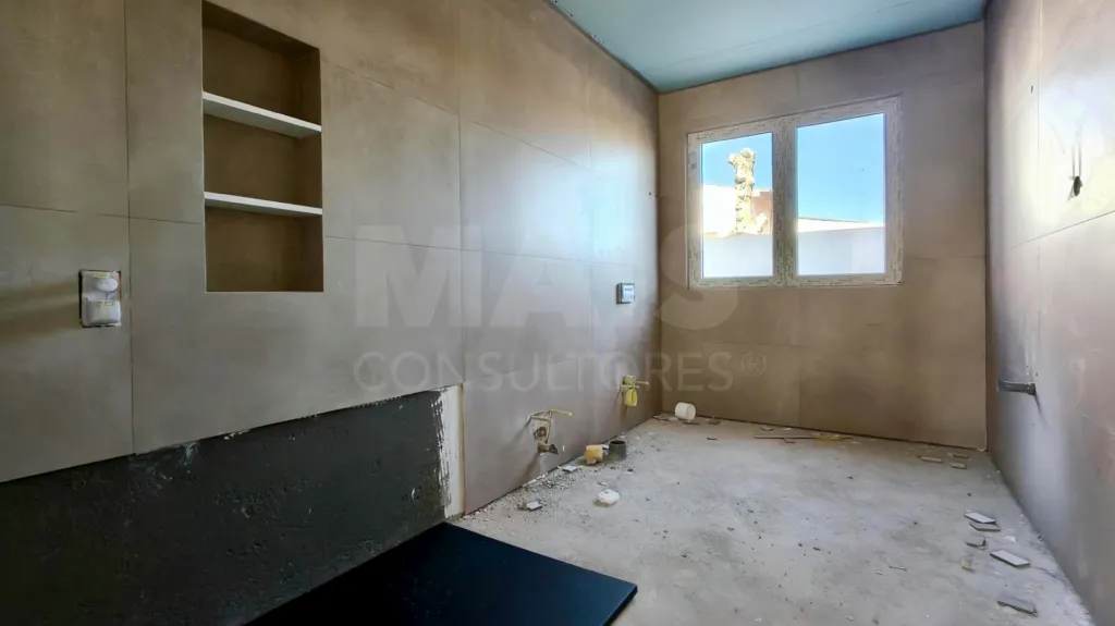Moradia Térrea T4 com Suite Master, Piscina de Água Salgada, Garagem e Acabamentos Premium !
