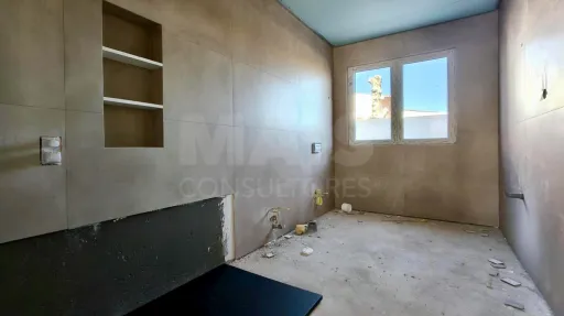 Moradia Térrea T4 com Suite Master, Piscina de Água Salgada, Garagem e Acabamentos Premium !