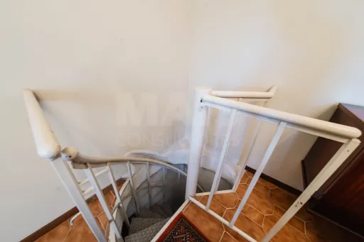 Moradia Isolada com Terreno de 9.840 m² em Barreiras – Cadaval