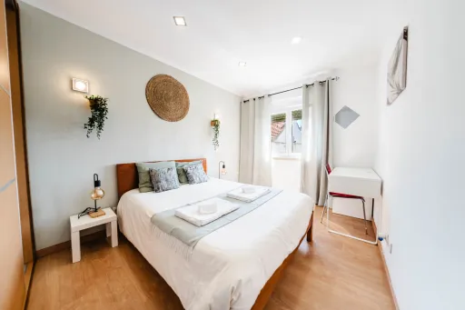 Apartamento T3+1 no Centro de Peniche com Terraço Privativo e Elevada Rentabilidade