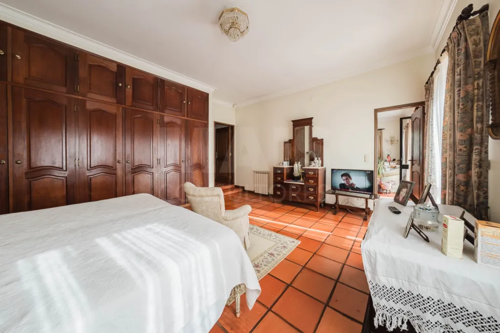 Propriedade única, a apenas 2 km de Alcobaça, com mais de 30.000 m² de terreno