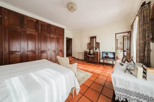 Propriedade única, a apenas 2 km de Alcobaça, com mais de 30.000 m² de terreno