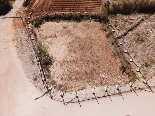 Excelente lote com projeto aprovado para moradia T3 com garagem e piscina