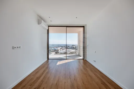 Moradia T5 com Piscina - Vista Golfe e Mar