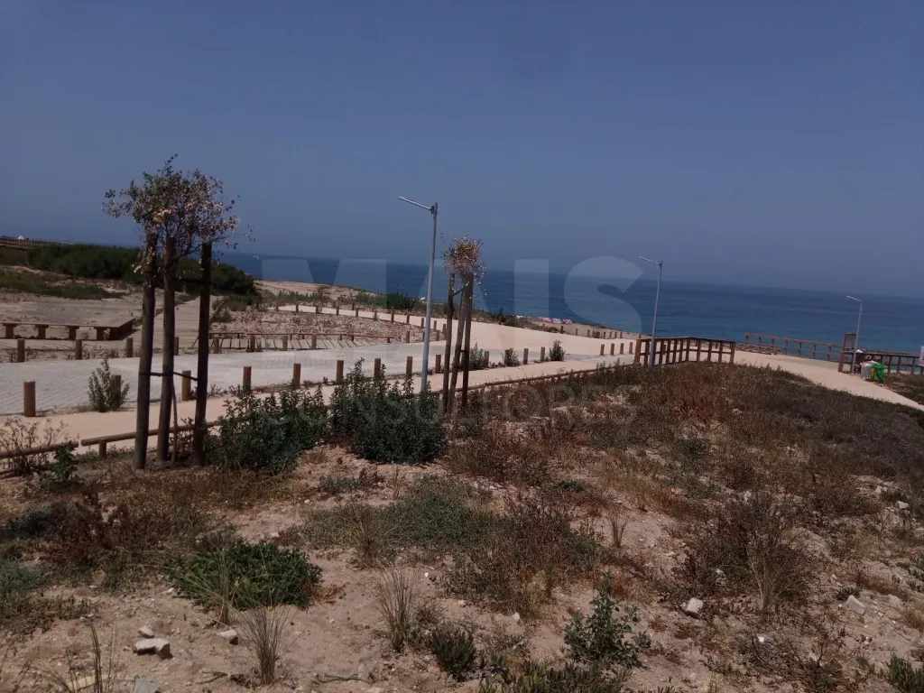 Terreno de 0.65 hectares na Praia Norte de Sines