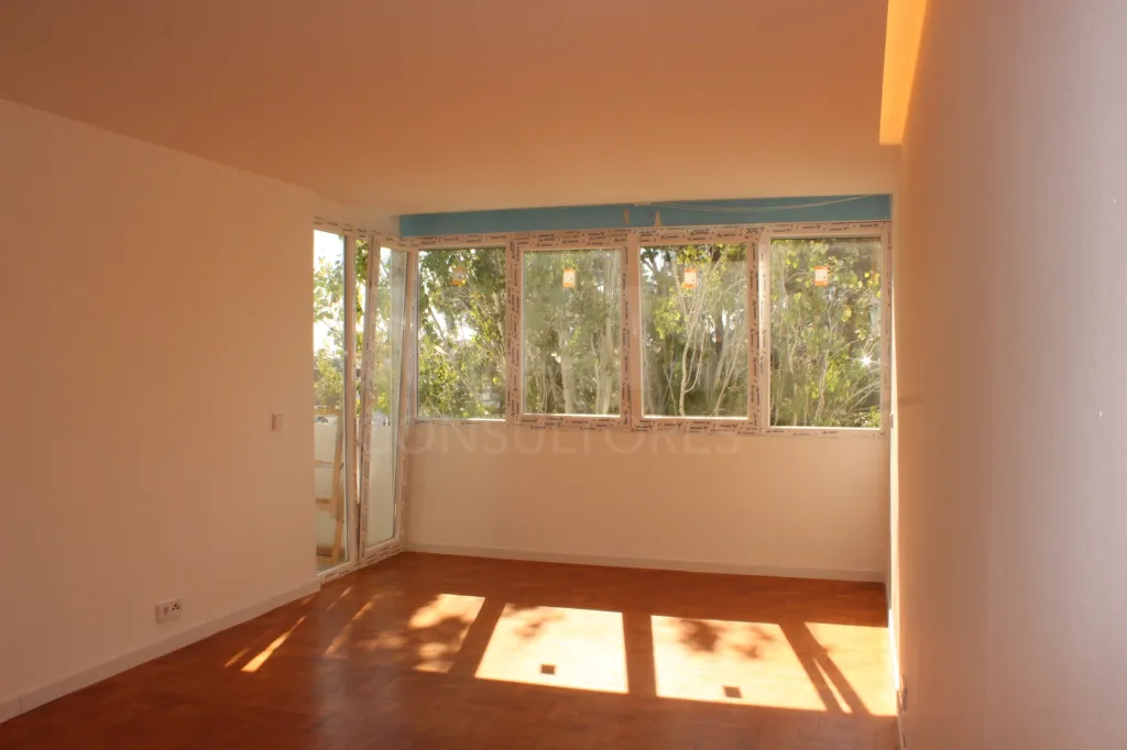 T3 remodelado na Parede: bairro tranquilo, a 10 minutos a pé da praia