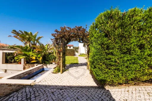 Moradia T5 em Lourinhã com Vista Mar, Piscina Aquecida e Jardim