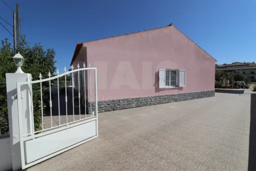 House in excellent condition in Marinhais.