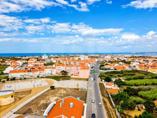 Renovated 1-Bedroom + 1 Apartment with Terrace, Comfort, and Quality | Peniche