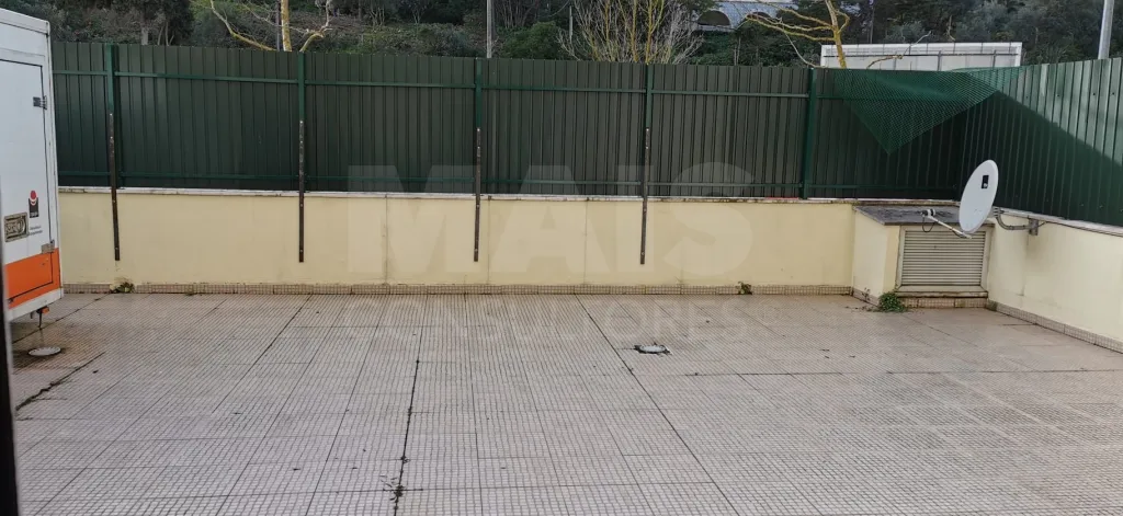 1-Bedroom + 1 (Store) Apartment in Castanheira do Ribatejo.