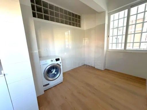 Apartamento T4 em Carnide
