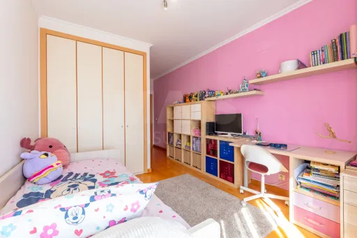 Apartamento T3 com box e vista rio em Vila Franca de Xira