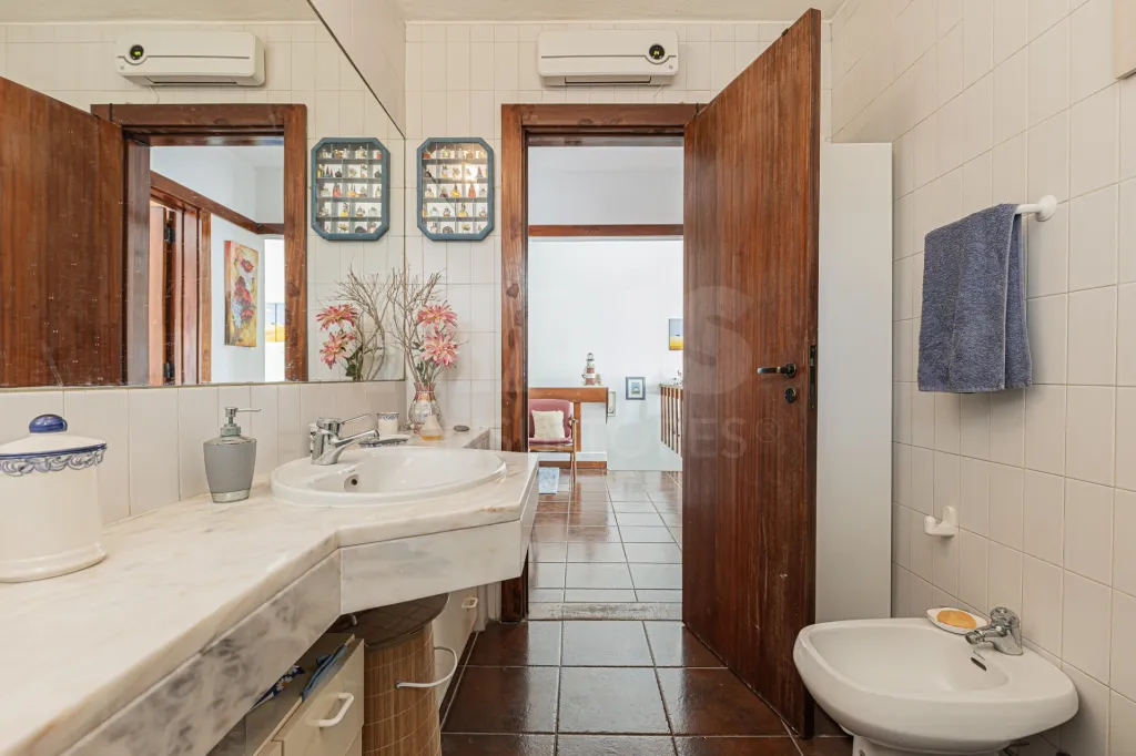 Moradia Contemporânea com terreno 700m2 em Soltroia – Próxima da Praia