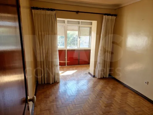 Apartamento de 3 assoalhadas junto ao Metro da Pontinha