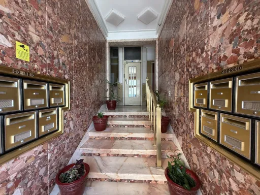 Refurbished 3-bedroom apartment in Damaia - Opposite the train station