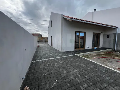 Moradia T1 + 2 com Logradouro | Atouguia da Baleia, Peniche