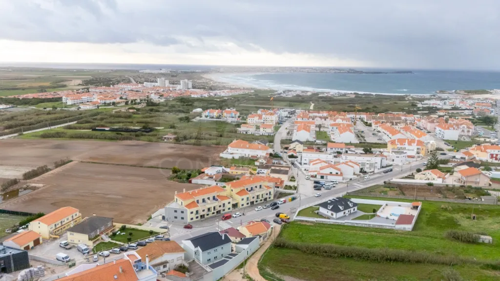 Terreno para Construção a poucos metros da Praia do Baleal