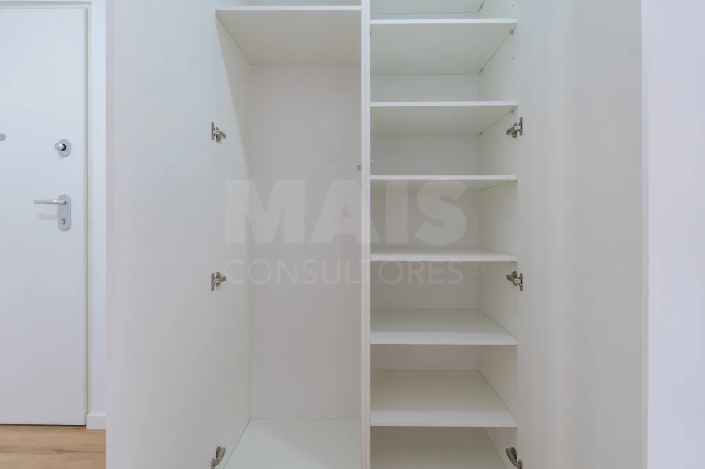 Apartamento T2 Totalmente Remodelado com Varanda no Coração de Alverca | Modernidade, Conforto e Localização de Excelência