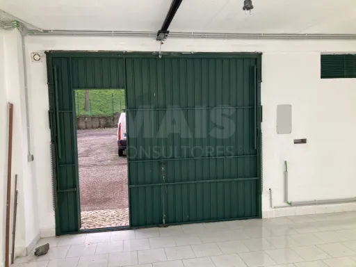 Armazém como novo com 83 m2