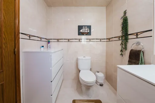 Moradia T3+1 pronta a habitar | Garagem fechada, pátio com churrasqueira e a 5 min das praias !
