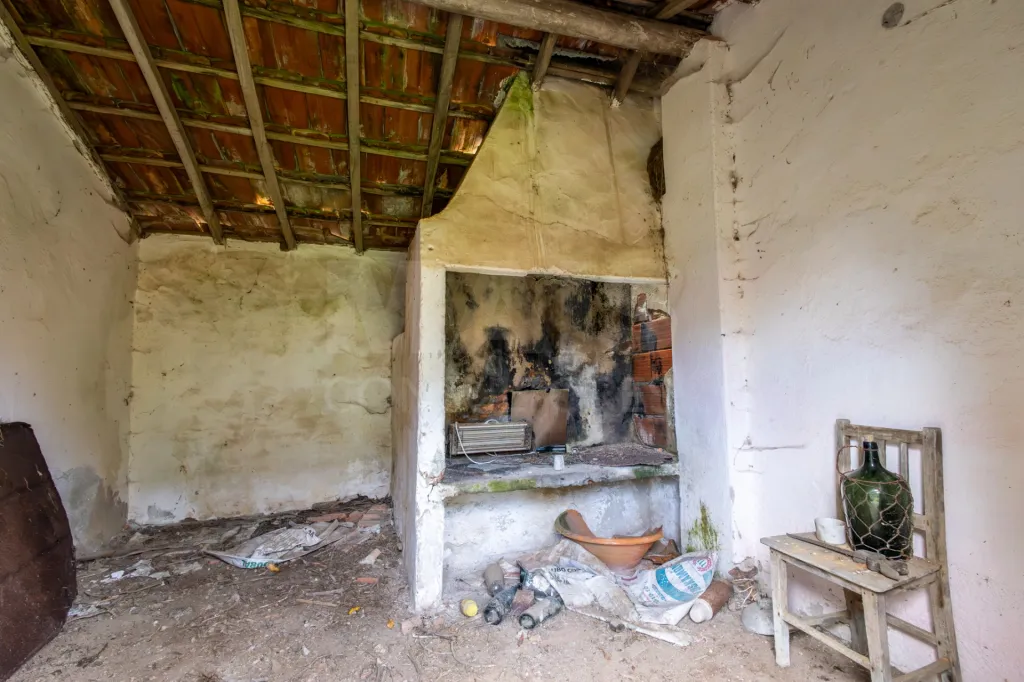 Moradia Térrea para Reabilitar com Terreno, Vista Mar e Vista Sítio da Nazaré – Bárrio, Alcobaça