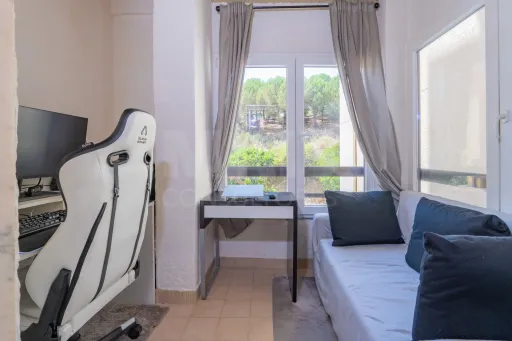 T2 com excelentes áreas, duas casas de banho e varandas em todas as divisões | Casal da Mira – Amadora