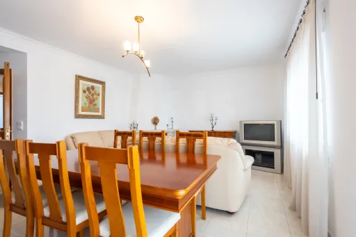 Apartamento T3 com excelente localização no Porto Alto